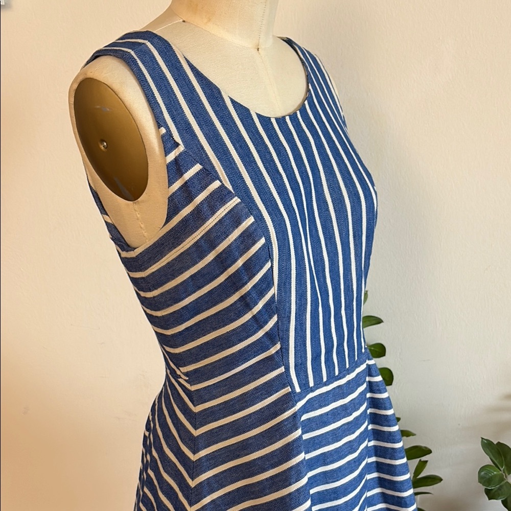 Vineyard Vines Blue and White Fit and Flare Mini Dress Size 6 - Picture 2 of 7